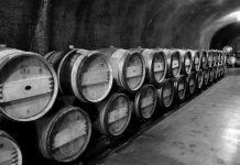 Giá xăng dầu hôm nay 21/3: Tăng gần 2% sau khi Mỹ áp lệnh trừng phạt mới lên Iran