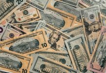 Tỷ giá USD hôm nay (17-4): Đồng USD tiếp tục lao dốc