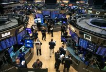 Chứng khoán Mỹ mất điểm vì mối lo thuế quan, giá dầu tăng vì tin Iran