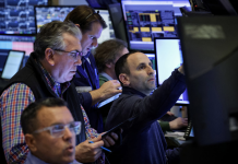 Phố Wall đỏ lửa hai phiên liền, giá dầu lao dốc sau diễn biến Iran