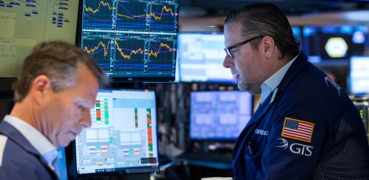 Chứng khoán Mỹ hồi mạnh sau động thái “quay xe” của Tổng thống Trump