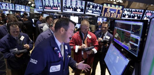 Tin tích cực Mỹ – Iran thổi bùng Phố Wall, giá dầu quay đầu đi xuống